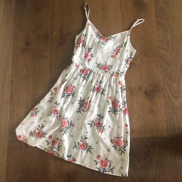 H&M Dresses & Skirts - ✨CLOSET CLEAR OUT✨ H&M Dress